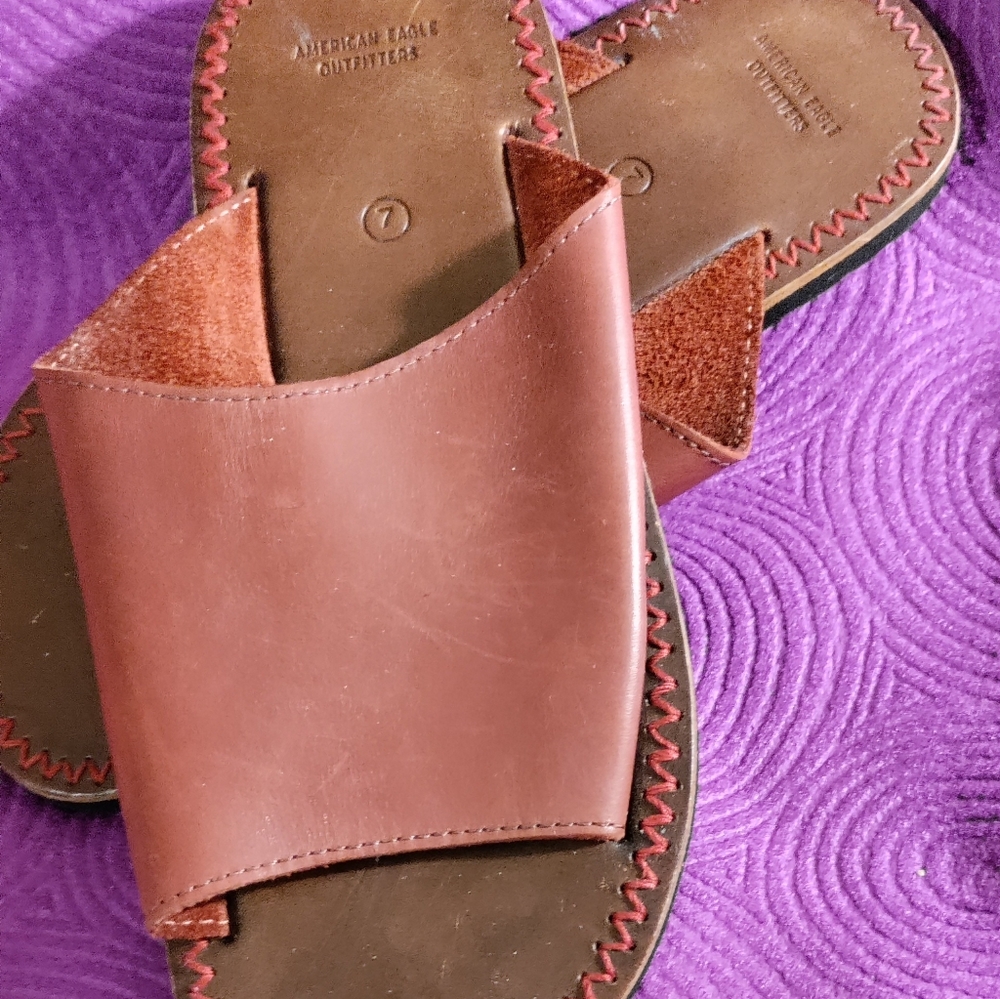 American Eagle Open Toe Slides